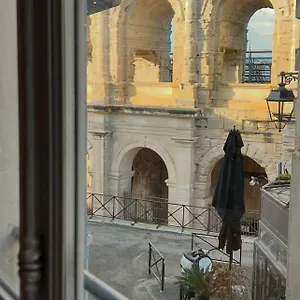 In Arles: De L'amphithéâtre Arles