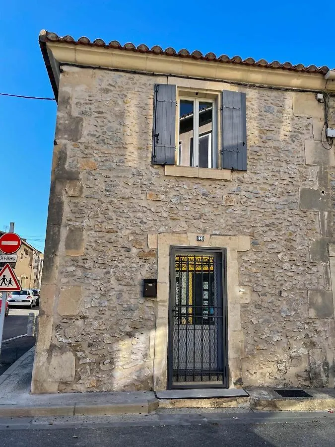 Villa Arles fait sa révolution 0*,  Francia